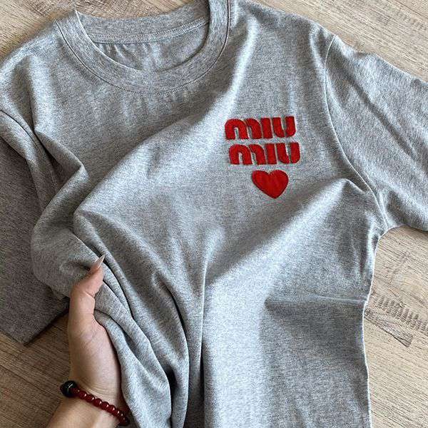 ギフトに最適♪ミュウミュウ 半袖 Tシャツ コピーグレー myp42626